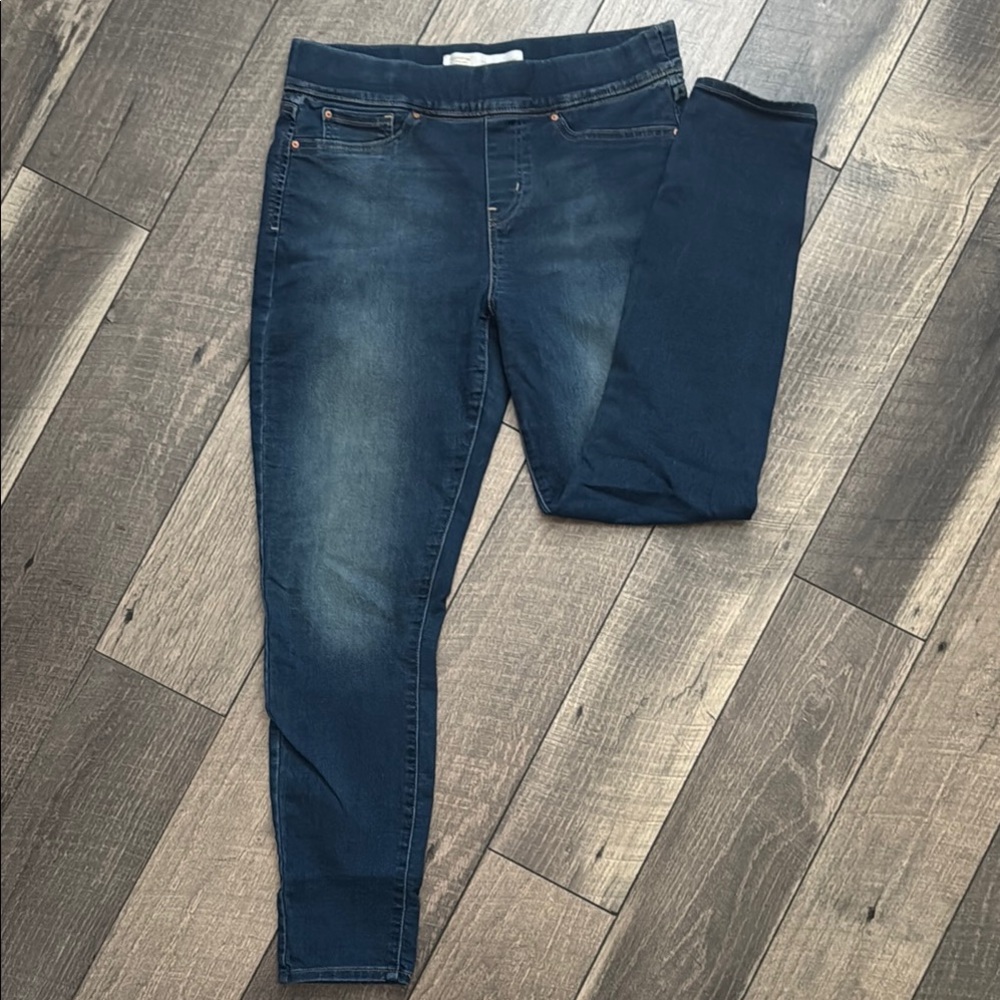 Levi's Pull On Skinny Jeans- Totally Shaping  Size 12